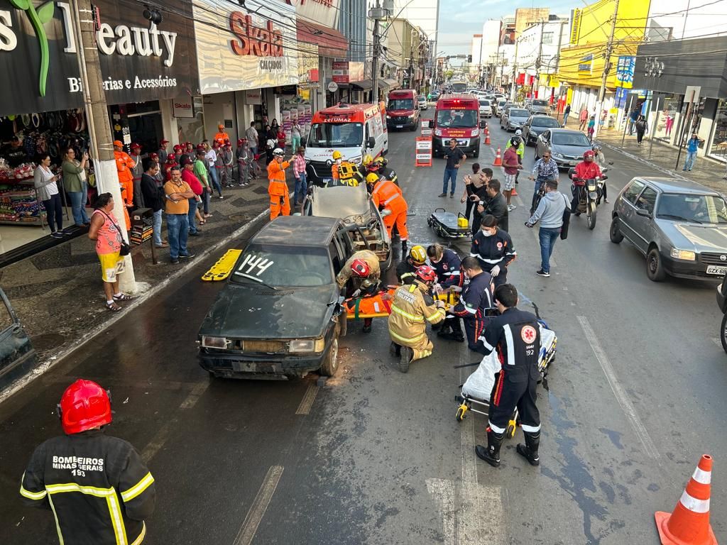 Simulado de acidente é realizado no cruzamento das ruas Major Gote e Olegário Maciel | Patos Agora - A notícia no seu tempo - https://patosagora.net