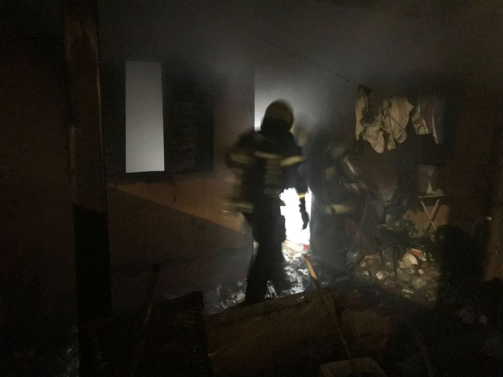 Bombeiros combatem incêndio em residência em Patos de Minas | Patos Agora - A notícia no seu tempo - https://patosagora.net