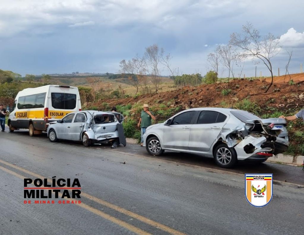 PM Rodoviária registra acidente entre 6 veículos na BR-352 | Patos Agora - A notícia no seu tempo - https://patosagora.net