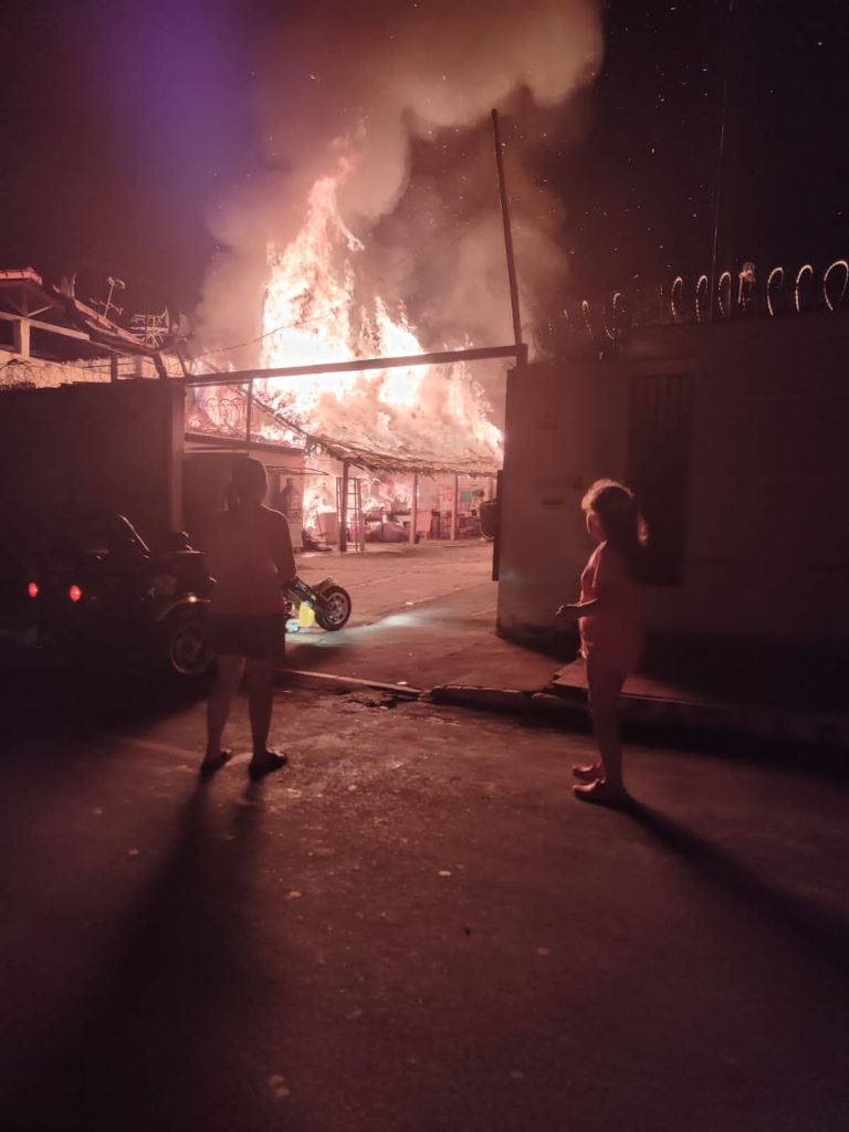 Incêndio atinge depósito de restaurante em Vazante | Patos Agora - A notícia no seu tempo - https://patosagora.net