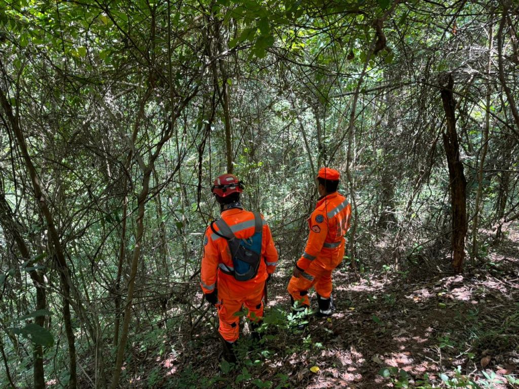 Com apoio do Arcanjo 03, bombeiros procuram idoso com mal de Parkinson que desapareceu na zona rural de Carmo do Paranaíba | Patos Agora - A notícia no seu tempo - https://patosagora.net