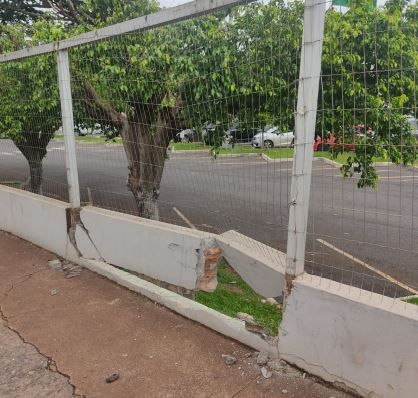 Motorista embriagado colide em muro do clube Caiçaras e é detido em Patos de Minas | Patos Agora - A notícia no seu tempo - https://patosagora.net