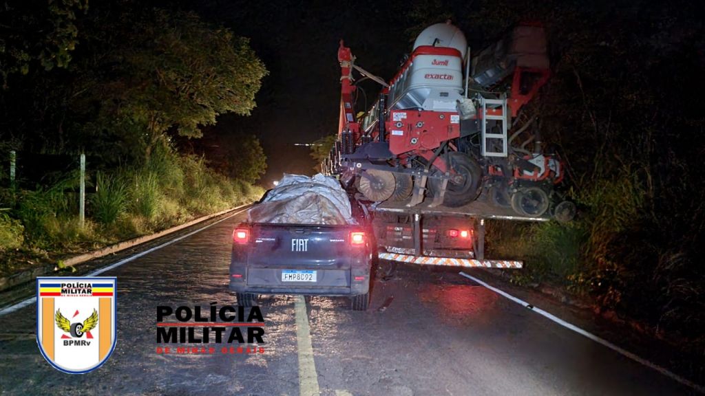 Picape colide na traseira de caminhão na rodovia MG-410, em Presidente Olegário | Patos Agora - A notícia no seu tempo - https://patosagora.net