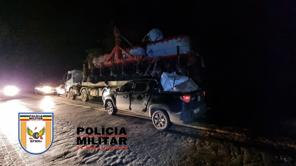Picape colide na traseira de caminhão na rodovia MG-410, em Presidente Olegário | Patos Agora - A notícia no seu tempo - https://patosagora.net