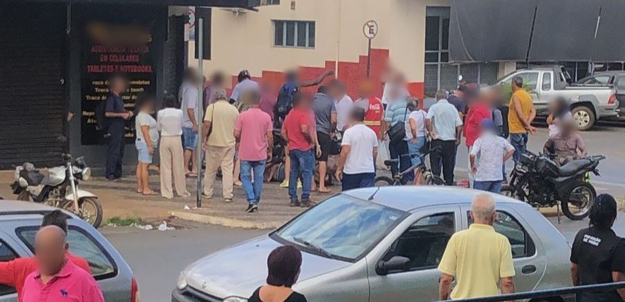 Acidente entre duas motos no Centro de Patos de Minas deixa um ferido grave | Patos Agora - A notícia no seu tempo - https://patosagora.net