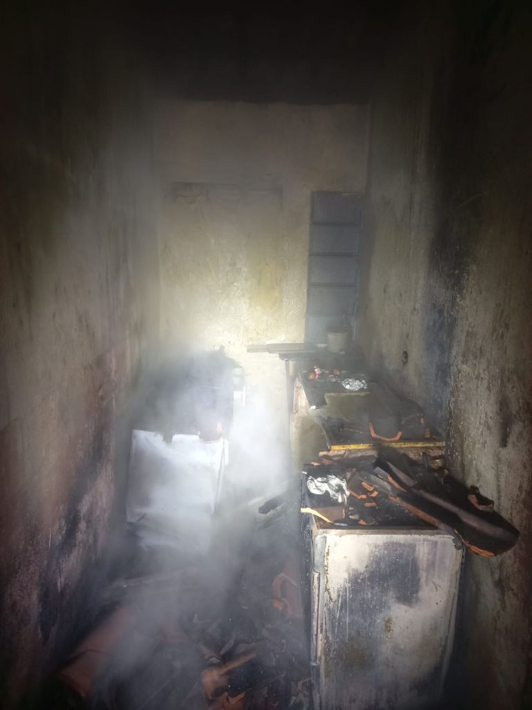 Bombeiros de Patrocínio combatem incêndio em residência no Bairro Serra Negra | Patos Agora - A notícia no seu tempo - https://patosagora.net