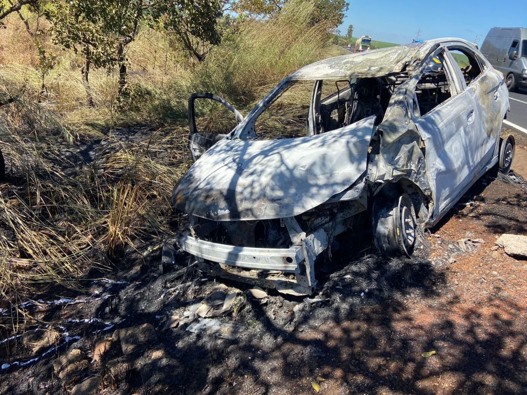 Incêndio às margens da BR-365 provoca acidente entre quatro veículos | Patos Agora - A notícia no seu tempo - https://patosagora.net