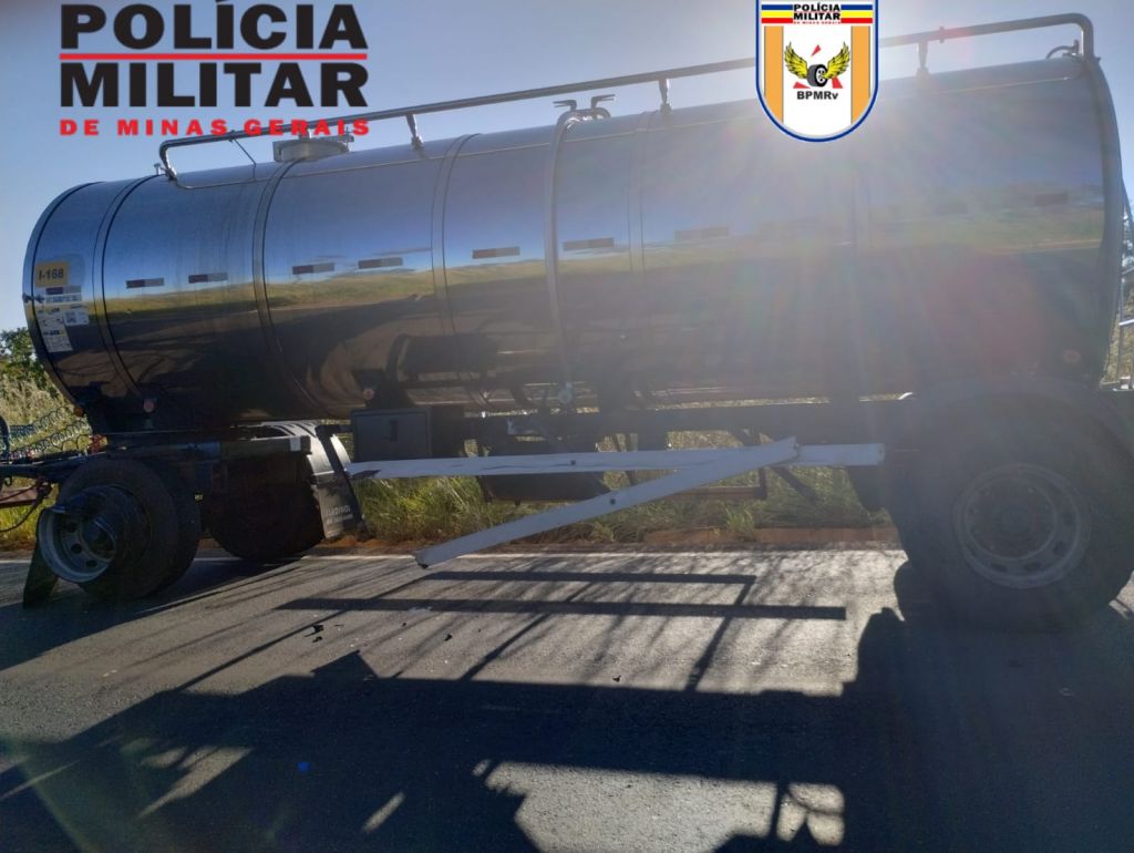 Condutor fica ferido ao colidir na lateral de carreta na rodovia MG-190 | Patos Agora - A notícia no seu tempo - https://patosagora.net