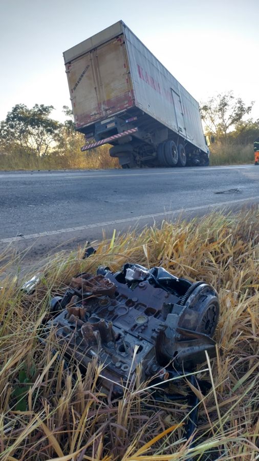 Colisão entre carro e caminhão deixa dois mortos e dois feridos na MGC-354 | Patos Agora - A notícia no seu tempo - https://patosagora.net