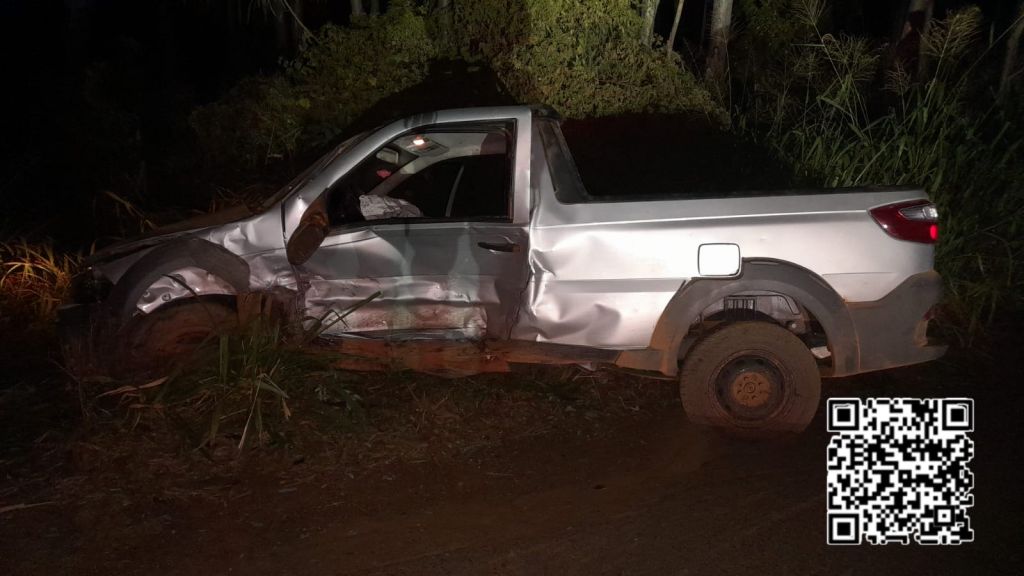 Colisão entre carro e caminhão deixa dois mortos e dois feridos na MGC-354 | Patos Agora - A notícia no seu tempo - https://patosagora.net