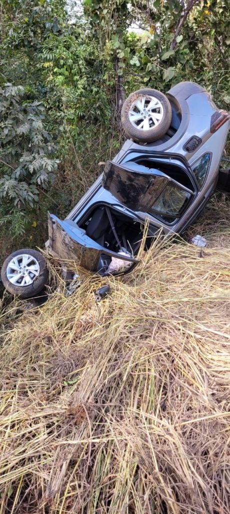 Cachorro morto na pista provoca grave capotamento de dois veículos na MGC-251 | Patos Agora - A notícia no seu tempo - https://patosagora.net