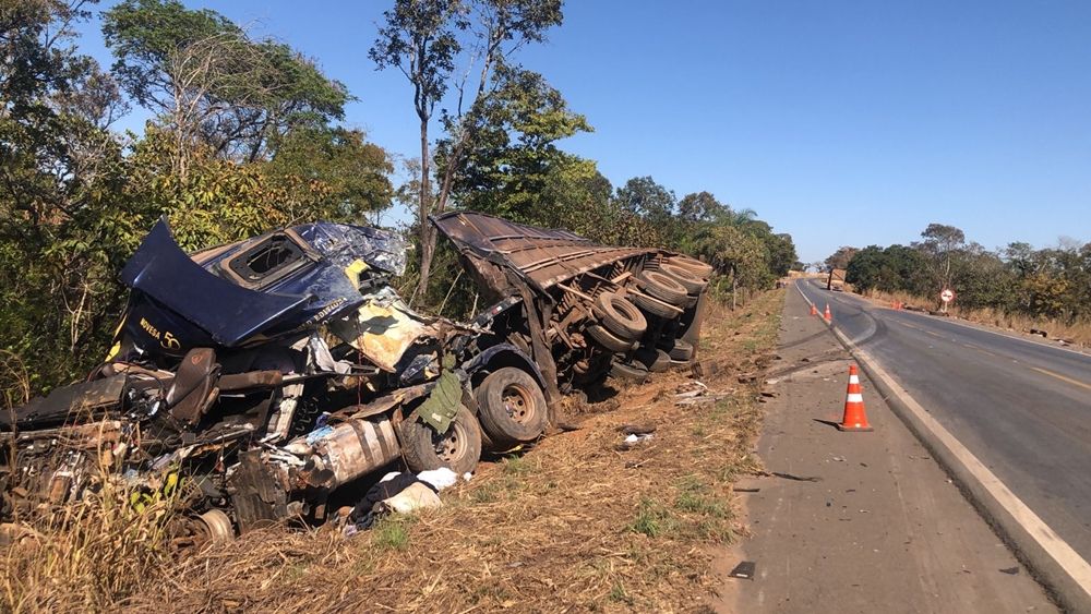 Motorista morre em acidente envolvendo duas carretas na BR-365 | Patos Agora - A notícia no seu tempo - https://patosagora.net
