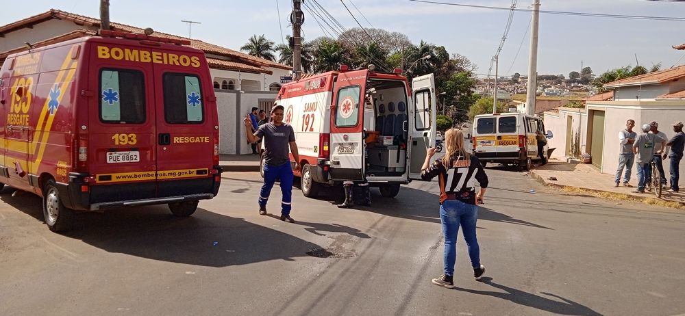 Colisão envolvendo van escolar e Fusca deixa quatro feridos em Patrocínio | Patos Agora - A notícia no seu tempo - https://patosagora.net