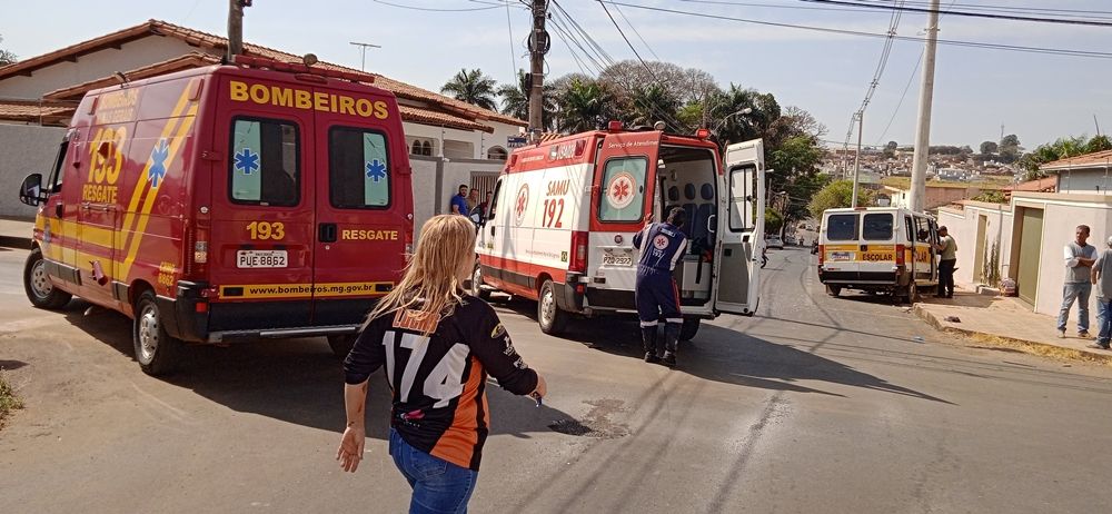 Colisão envolvendo van escolar e Fusca deixa quatro feridos em Patrocínio | Patos Agora - A notícia no seu tempo - https://patosagora.net