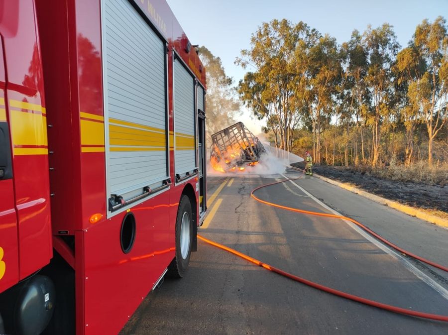 Incêndio em caminhão causa congestionamento na BR-365 | Patos Agora - A notícia no seu tempo - https://patosagora.net