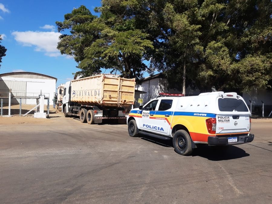 PM prende integrantes de quadrilha e recupera 1.500 sacas de café roubadas em Monte Carmelo | Patos Agora - A notícia no seu tempo - https://patosagora.net