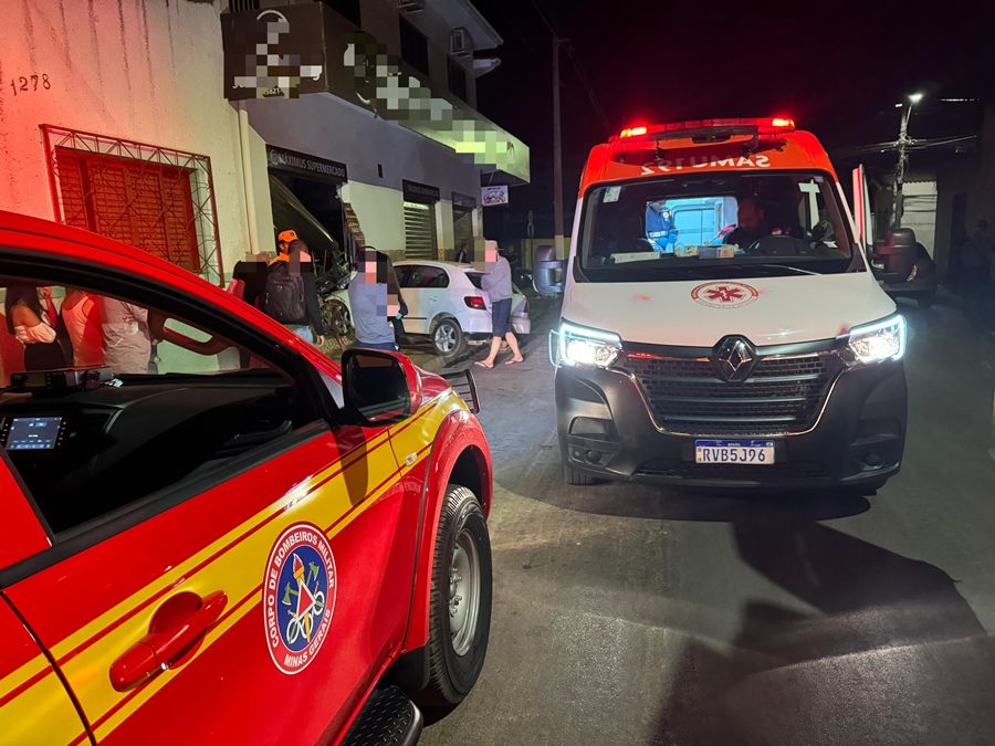 Condutor fica ferido ao colidir veículo contra fachada de supermercado | Patos Agora - A notícia no seu tempo - https://patosagora.net