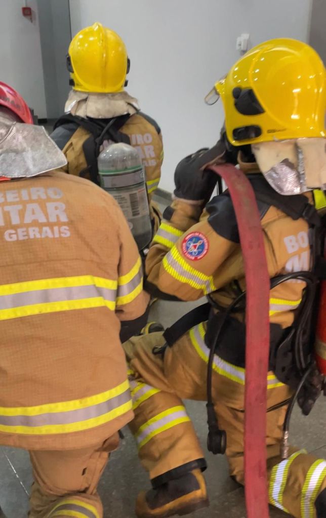 Corpo de Bombeiros realiza simulado de rota de emergência na Santa Casa de Patrocínio | Patos Agora - A notícia no seu tempo - https://patosagora.net