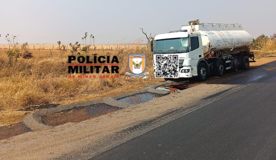 Caminhões colidem na BR-354, causam derramamento de diesel e mobilizam equipes de emergência | Patos Agora - A notícia no seu tempo - https://patosagora.net