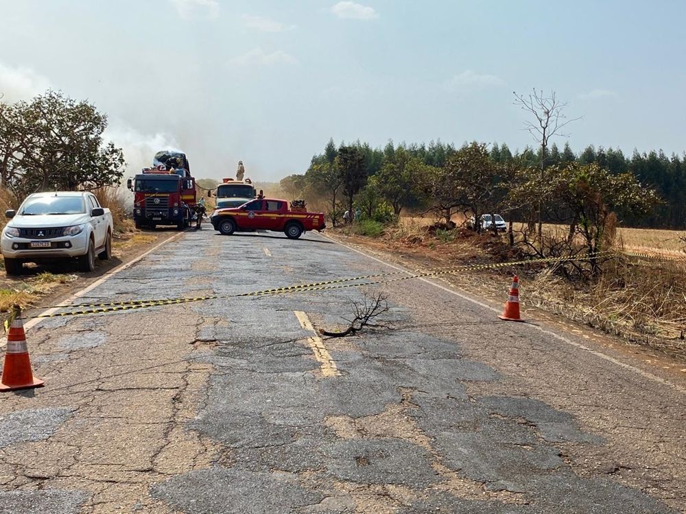 Incêndio em carreta carregada de algodão interdita MG-188 por mais de 4 horas | Patos Agora - A notícia no seu tempo - https://patosagora.net