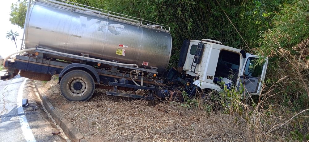 Colisão frontal entre carro e caminhão deixa vítima em estado grave na LMG 737 | Patos Agora - A notícia no seu tempo - https://patosagora.net