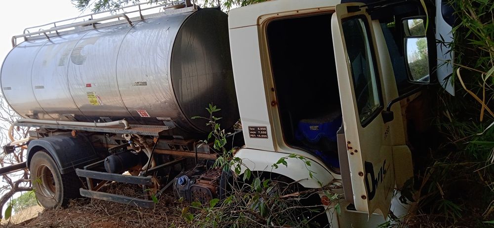 Colisão frontal entre carro e caminhão deixa vítima em estado grave na LMG 737 | Patos Agora - A notícia no seu tempo - https://patosagora.net