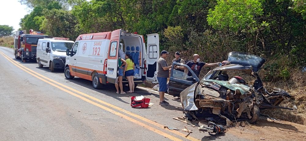 Colisão frontal entre carro e caminhão deixa vítima em estado grave na LMG 737 | Patos Agora - A notícia no seu tempo - https://patosagora.net