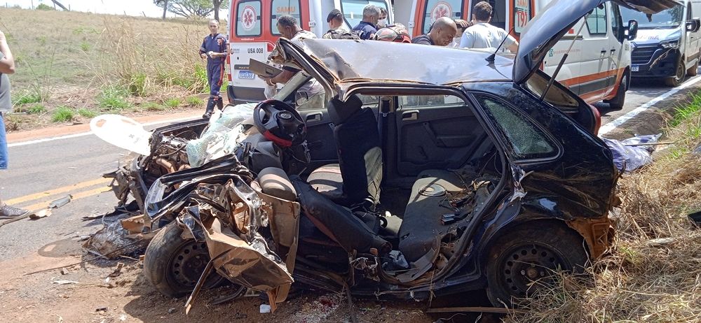 Colisão frontal entre carro e caminhão deixa vítima em estado grave na LMG 737 | Patos Agora - A notícia no seu tempo - https://patosagora.net