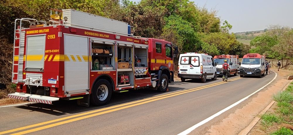 Colisão frontal entre carro e caminhão deixa vítima em estado grave na LMG 737 | Patos Agora - A notícia no seu tempo - https://patosagora.net