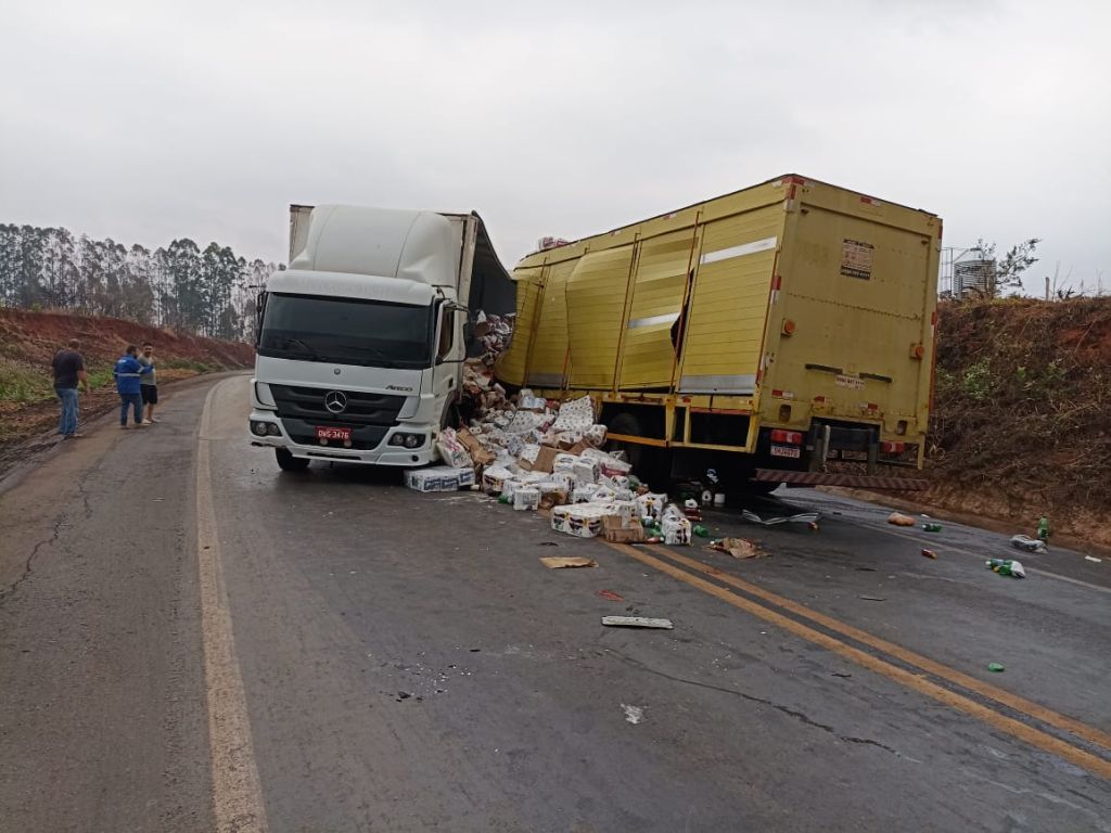 Chuva provoca grave acidente entre dois caminhões na BR-365; motorista morre | Patos Agora - A notícia no seu tempo - https://patosagora.net