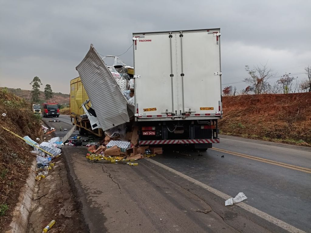 Chuva provoca grave acidente entre dois caminhões na BR-365; motorista morre | Patos Agora - A notícia no seu tempo - https://patosagora.net