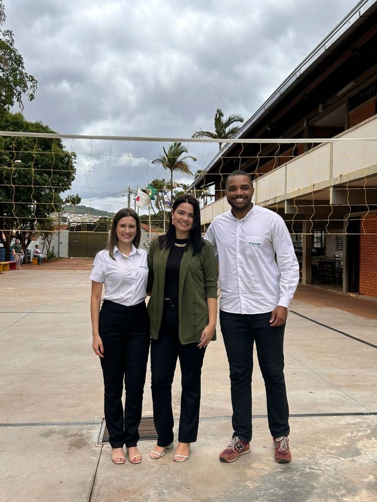 59% dos brasileiros não sabem organizar suas finanças: Sicoob Credipatos ensina estudantes da Escola Deiró Borges a mudar esse cenário | Patos Agora - A notícia no seu tempo - https://patosagora.net