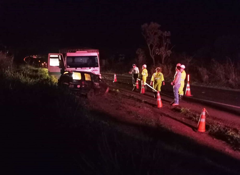 Condutor morre após invadir contramão e colidir com caminhão na rodovia BR-365 | Patos Agora - A notícia no seu tempo - https://patosagora.net