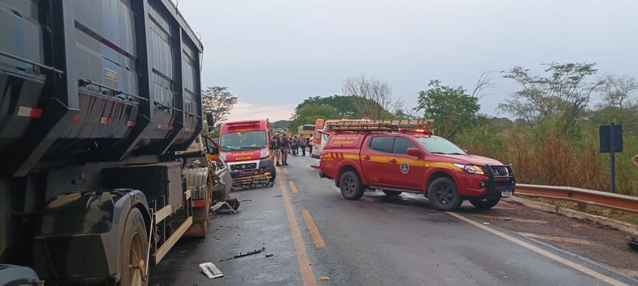 Grave acidente na BR-251 envolve cinco veículos e deixa dois mortos  | Patos Agora - A notícia no seu tempo - https://patosagora.net