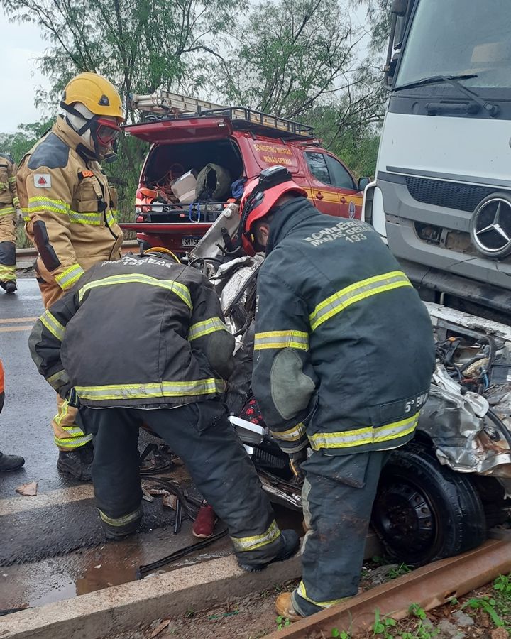 Grave acidente na BR-251 envolve cinco veículos e deixa dois mortos  | Patos Agora - A notícia no seu tempo - https://patosagora.net