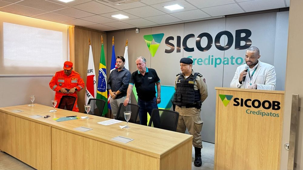 Parceria entre Sicoob Credipatos e Polícia Militar fortalece patrulhamento e segurança na região | Patos Agora - A notícia no seu tempo - https://patosagora.net