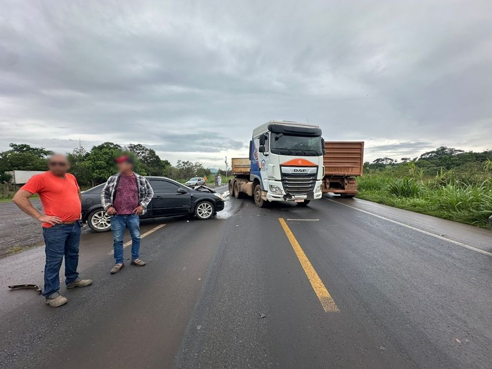 Engavetamento entre quatro veículos na BR-365 mobiliza Bombeiros, SAMU e PRF | Patos Agora - A notícia no seu tempo - https://patosagora.net