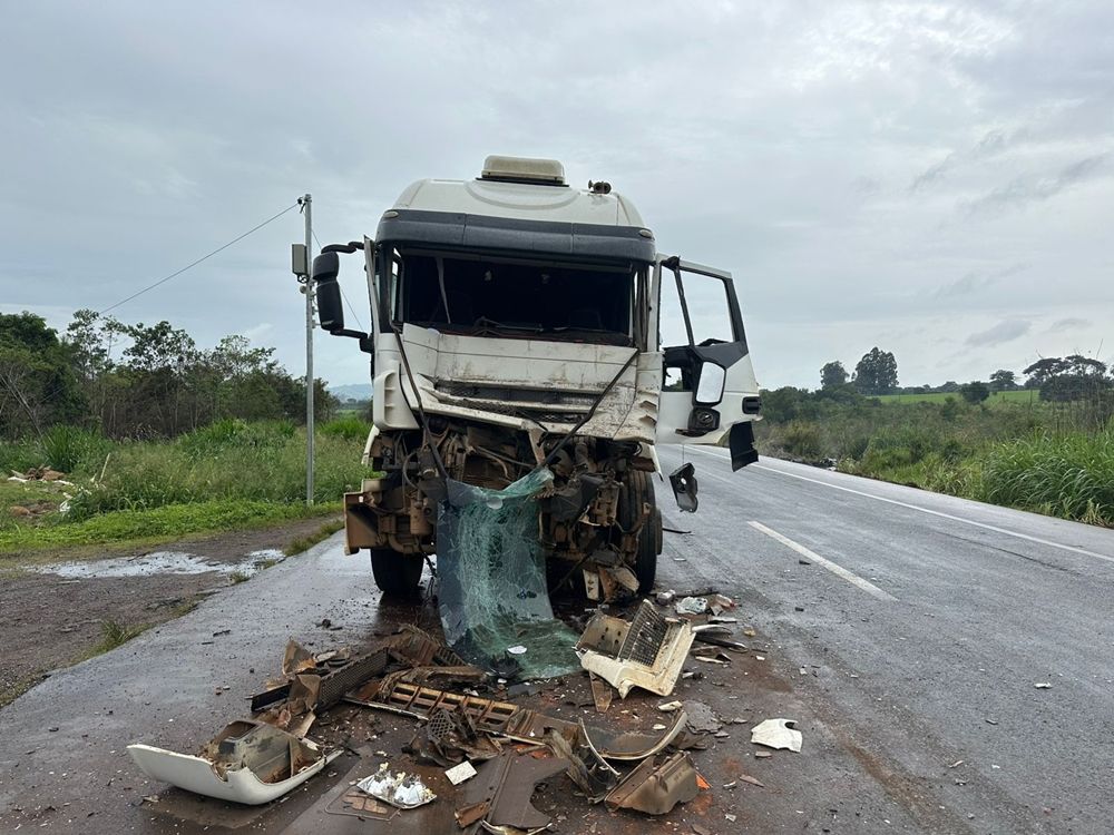 Engavetamento entre quatro veículos na BR-365 mobiliza Bombeiros, SAMU e PRF | Patos Agora - A notícia no seu tempo - https://patosagora.net