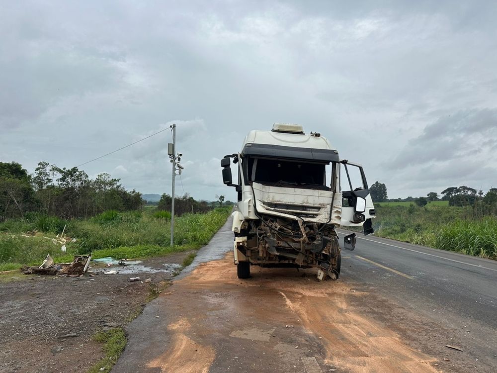 Engavetamento entre quatro veículos na BR-365 mobiliza Bombeiros, SAMU e PRF | Patos Agora - A notícia no seu tempo - https://patosagora.net