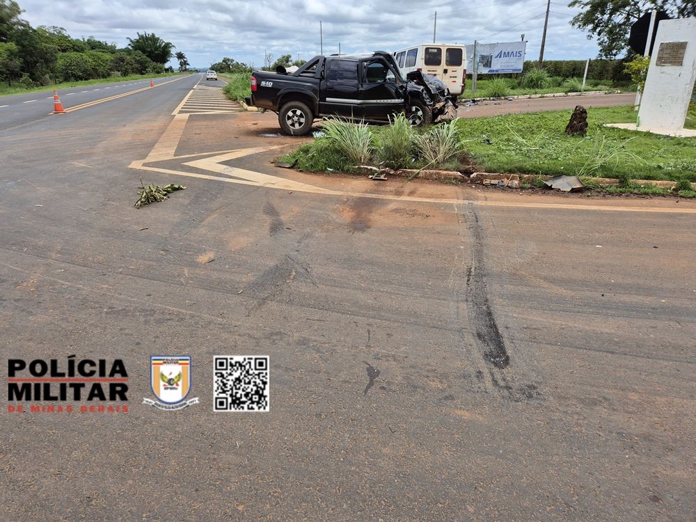 Acidente na MG-190 deixa dois condutores gravemente feridos | Patos Agora - A notícia no seu tempo - https://patosagora.net