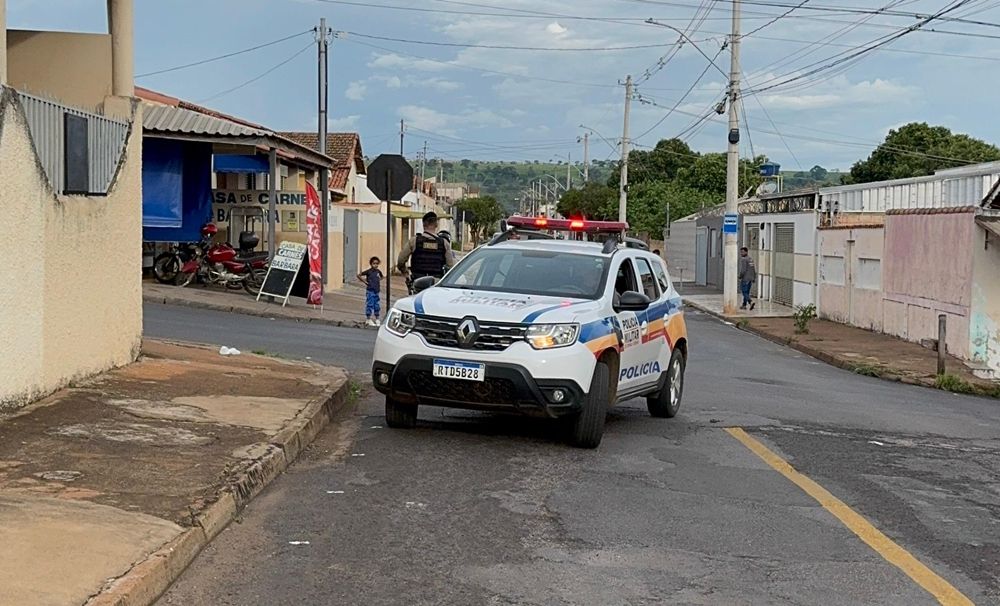 Menor é flagrado transportando criança sem capacete em motocicleta | Patos Agora - A notícia no seu tempo - https://patosagora.net