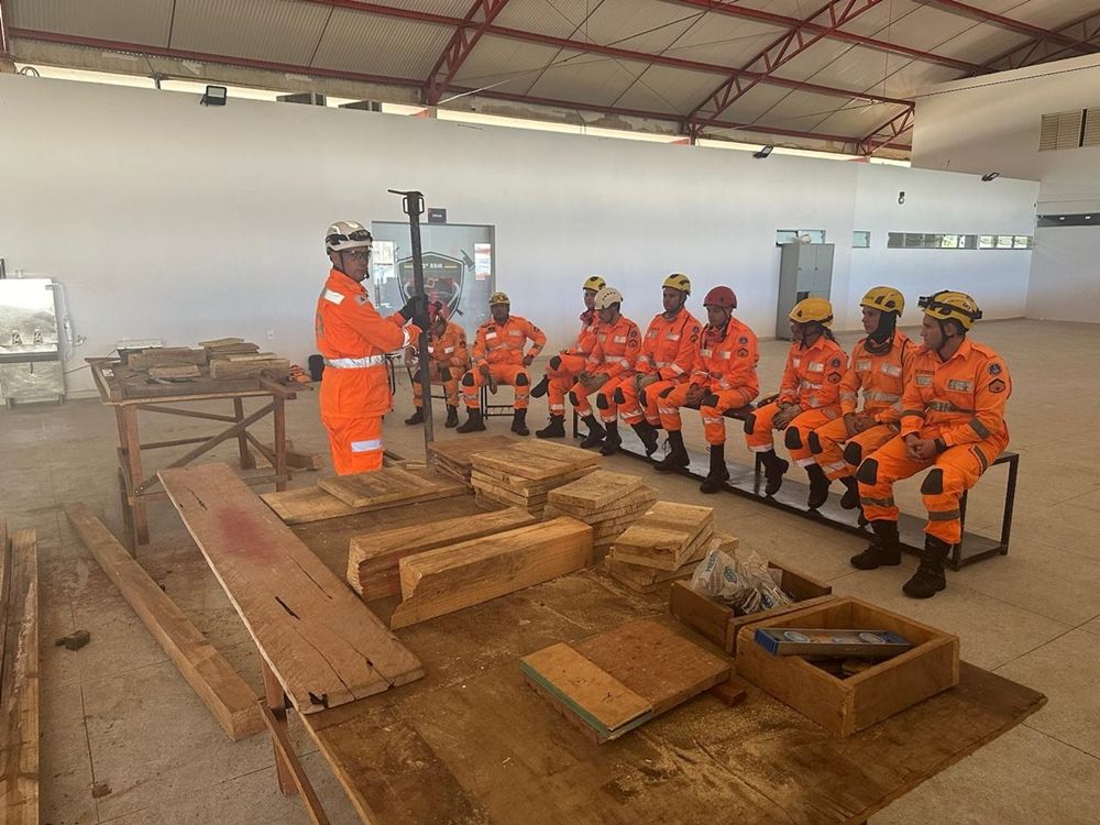 Bombeiros realizam treinamento para enfrentar deslizamentos e águas rápidas | Patos Agora - A notícia no seu tempo - https://patosagora.net