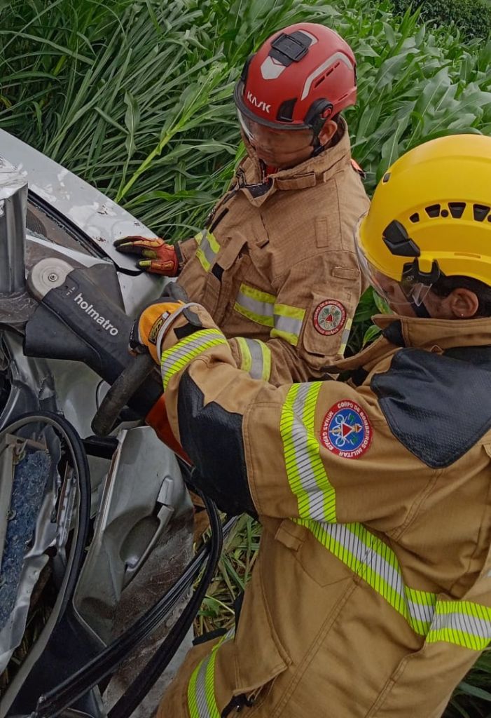 Condutor morre e quatro pessoas ficam feridas em colisão frontal entre carro e carreta na MG-230 | Patos Agora - A notícia no seu tempo - https://patosagora.net