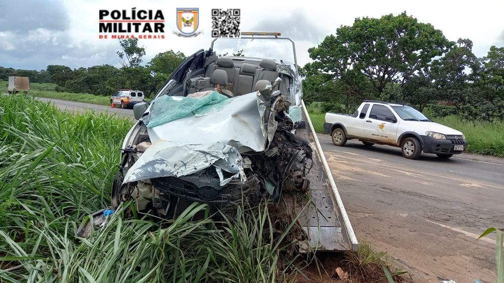 Condutor morre e quatro pessoas ficam feridas em colisão frontal entre carro e carreta na MG-230 | Patos Agora - A notícia no seu tempo - https://patosagora.net