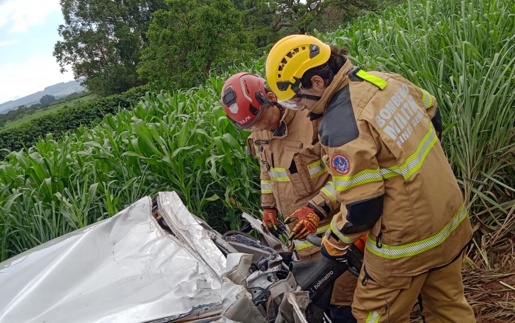 Condutor morre e quatro pessoas ficam feridas em colisão frontal entre carro e carreta na MG-230 | Patos Agora - A notícia no seu tempo - https://patosagora.net