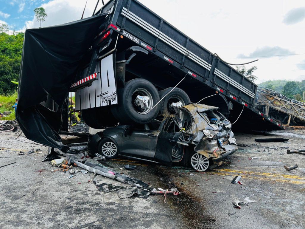 Tragédia: 38 pessoas morrem em grave acidente na BR-116 em Teófilo Otoni | Patos Agora - A notícia no seu tempo - https://patosagora.net