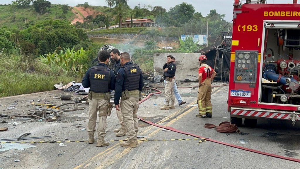 Tragédia: 38 pessoas morrem em grave acidente na BR-116 em Teófilo Otoni | Patos Agora - A notícia no seu tempo - https://patosagora.net