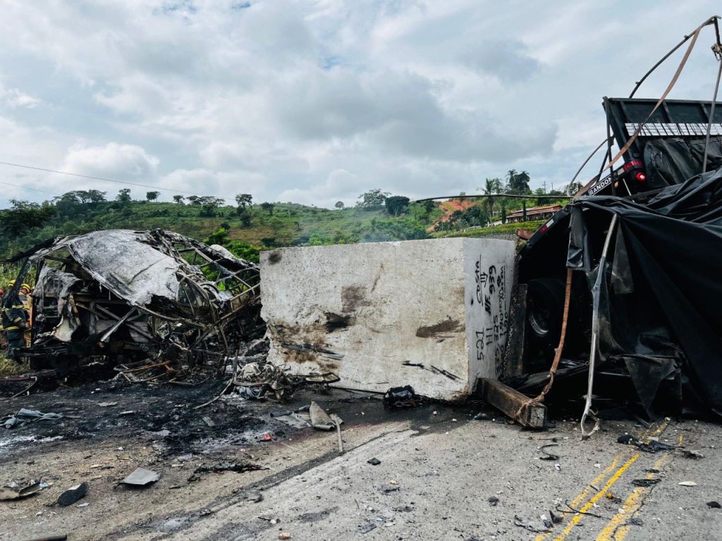 Tragédia: 38 pessoas morrem em grave acidente na BR-116 em Teófilo Otoni | Patos Agora - A notícia no seu tempo - https://patosagora.net