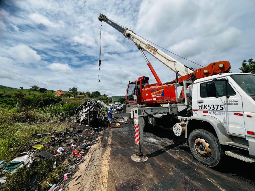 Tragédia: 38 pessoas morrem em grave acidente na BR-116 em Teófilo Otoni | Patos Agora - A notícia no seu tempo - https://patosagora.net