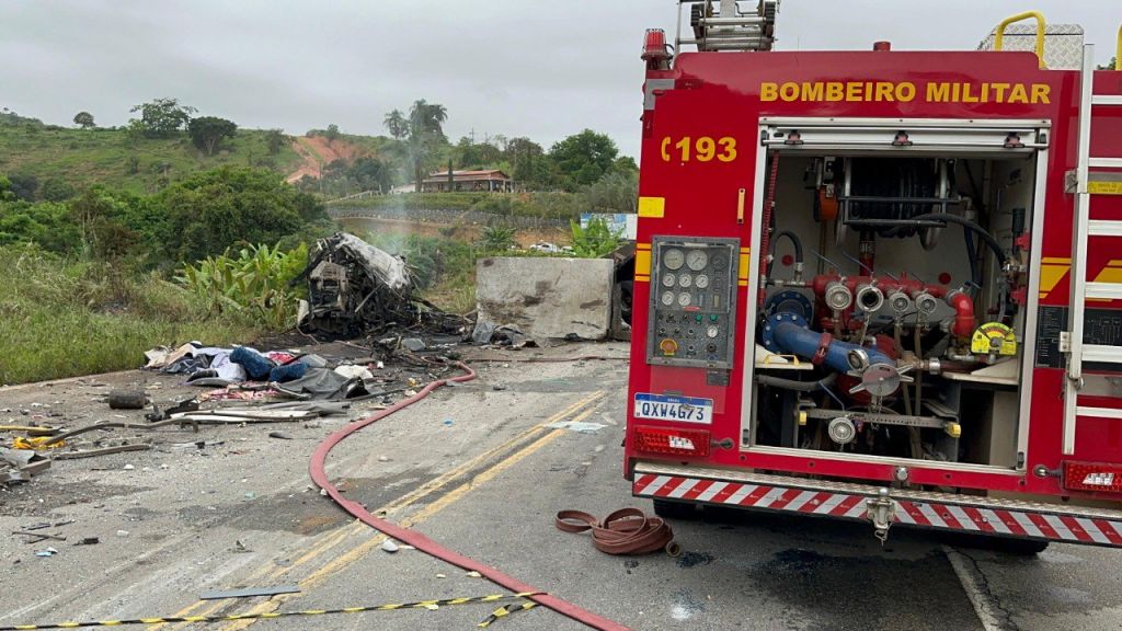 Tragédia: 38 pessoas morrem em grave acidente na BR-116 em Teófilo Otoni | Patos Agora - A notícia no seu tempo - https://patosagora.net